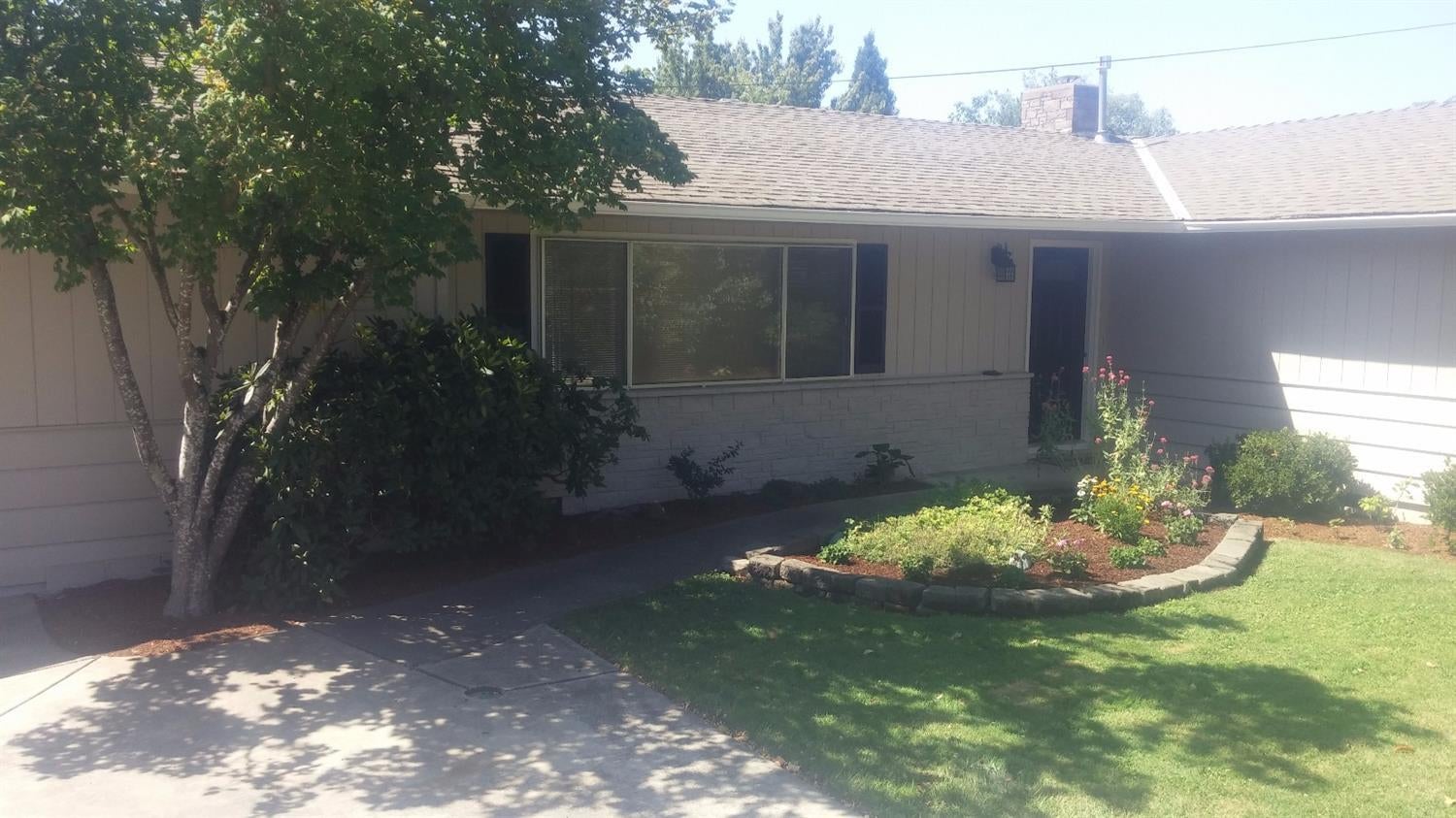 2944 Lone Pine Road Medford, OR 97504 - Photo 2 of 10 Additional Photo