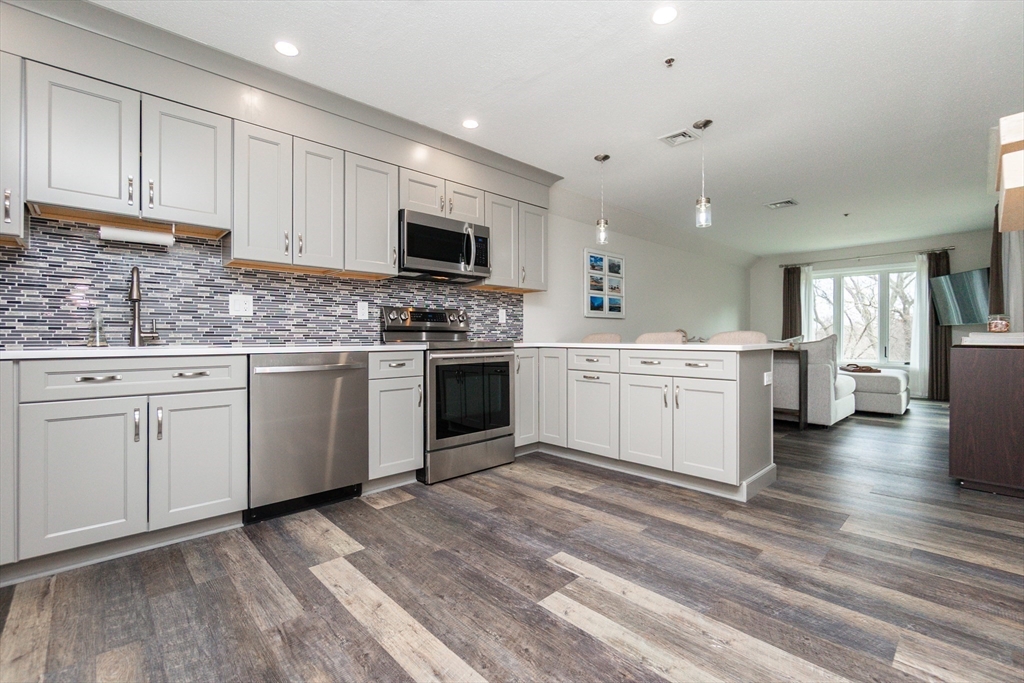 4 Duck Pond Road, Unit 203 Beverly, MA 01915 - Photo 7 of 40