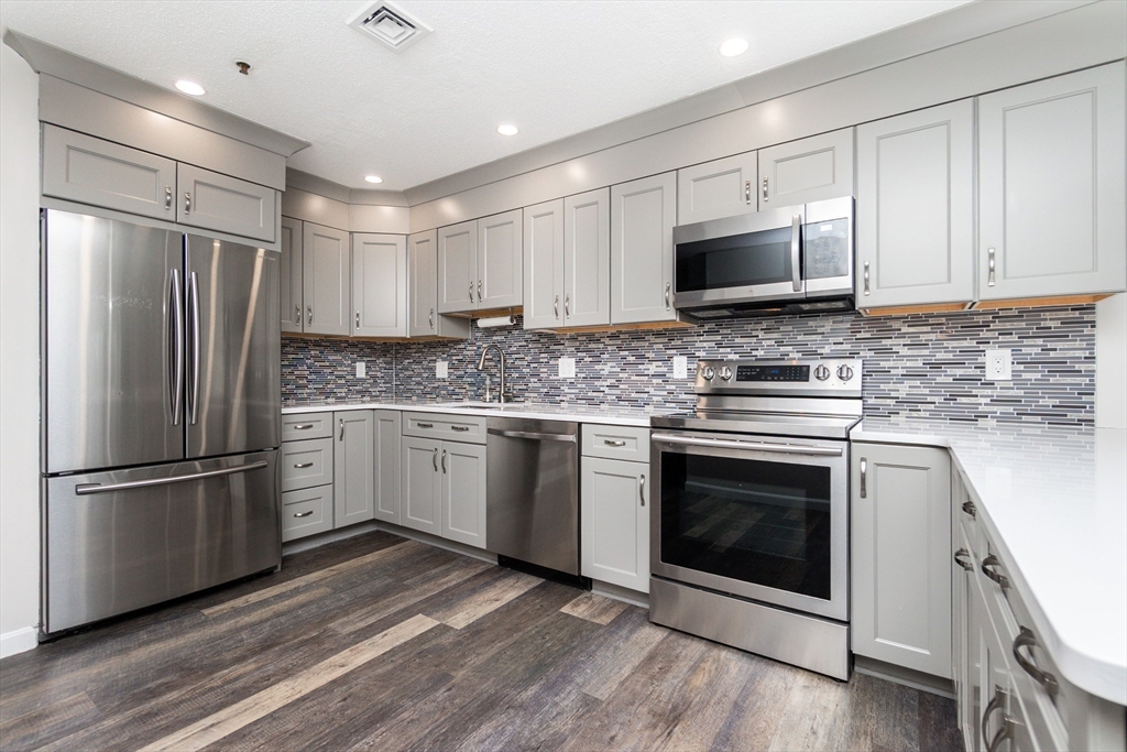 4 Duck Pond Road, Unit 203 Beverly, MA 01915 - Photo 8 of 40