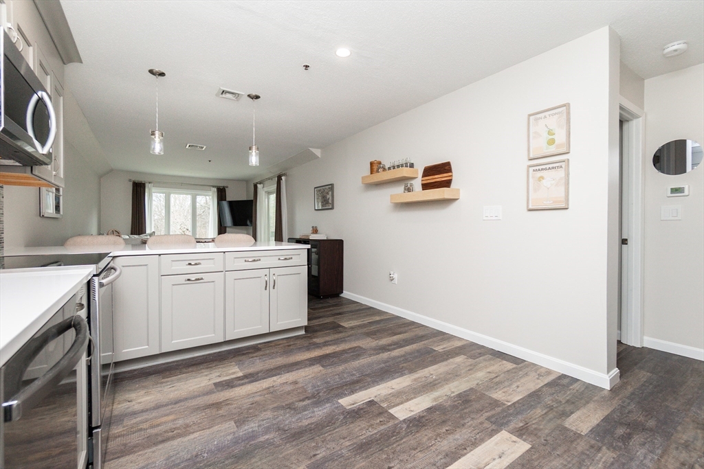 4 Duck Pond Road, Unit 203 Beverly, MA 01915 - Photo 9 of 40