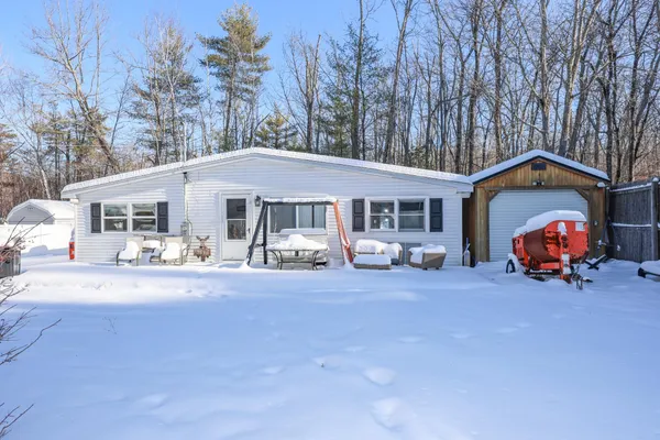 $1,600 | 12 Roosevelt Lane, Laconia, NH 03246