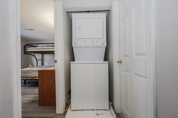 $1,600 | 12 Roosevelt Lane, Laconia, NH 03246