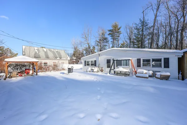 $1,600 | 12 Roosevelt Lane, Laconia, NH 03246