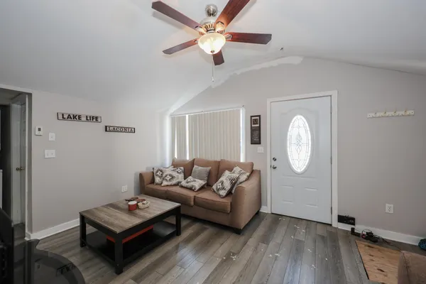 $1,600 | 12 Roosevelt Lane, Laconia, NH 03246