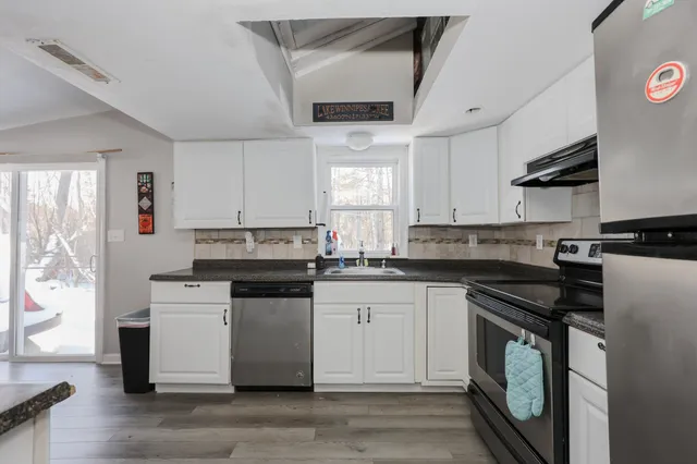 $1,600 | 12 Roosevelt Lane, Laconia, NH 03246