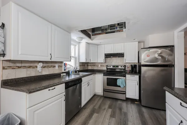 $1,600 | 12 Roosevelt Lane, Laconia, NH 03246