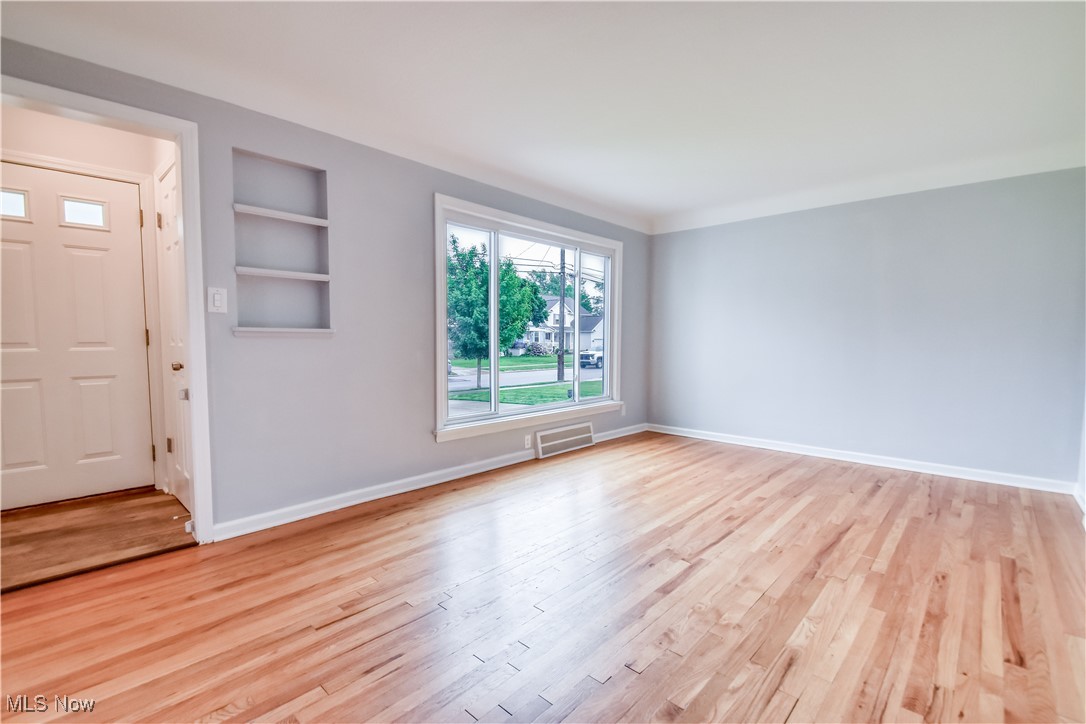 1400 Sunset Road Cleveland, OH 44124 - Photo 5 of 47