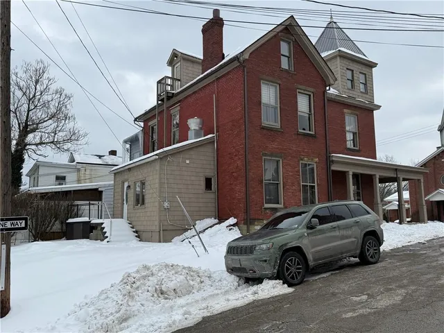 $204,000 | 205 East High Street, Waynesburg, PA 15370