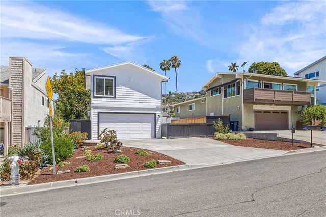 a view of a house with a outdoor space