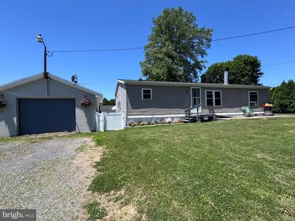 $229,900 | 470 Ontelaunee Drive, Shoemakersville, PA 19555