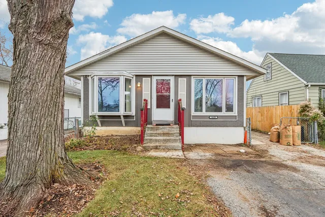 $189,999 | 1620 North Lotus Drive, Round Lake Beach, IL 60073