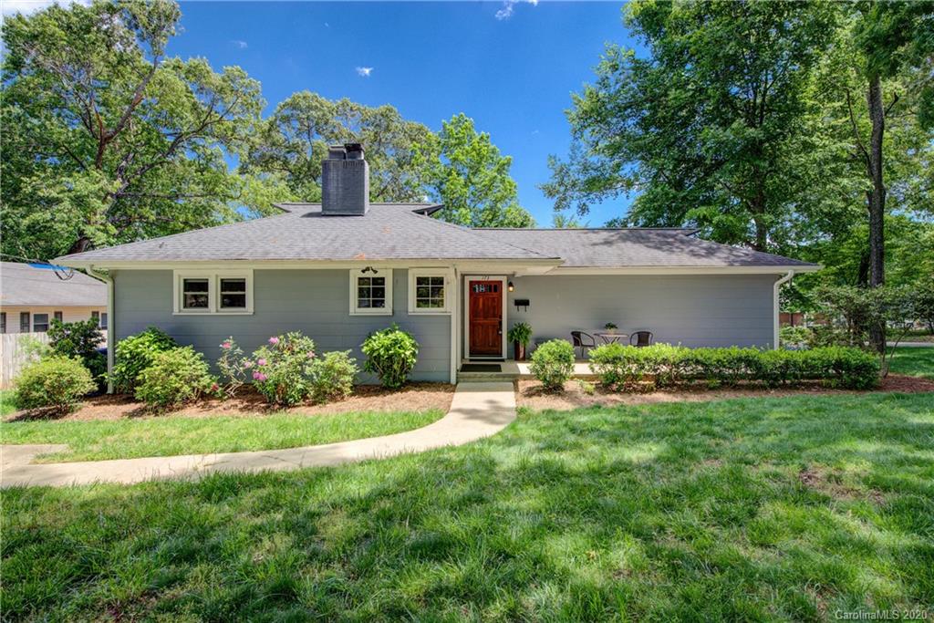 173 Callahan Street Rutherfordton, NC 28139 - Photo 2 of 25 front view of a house with a yard
