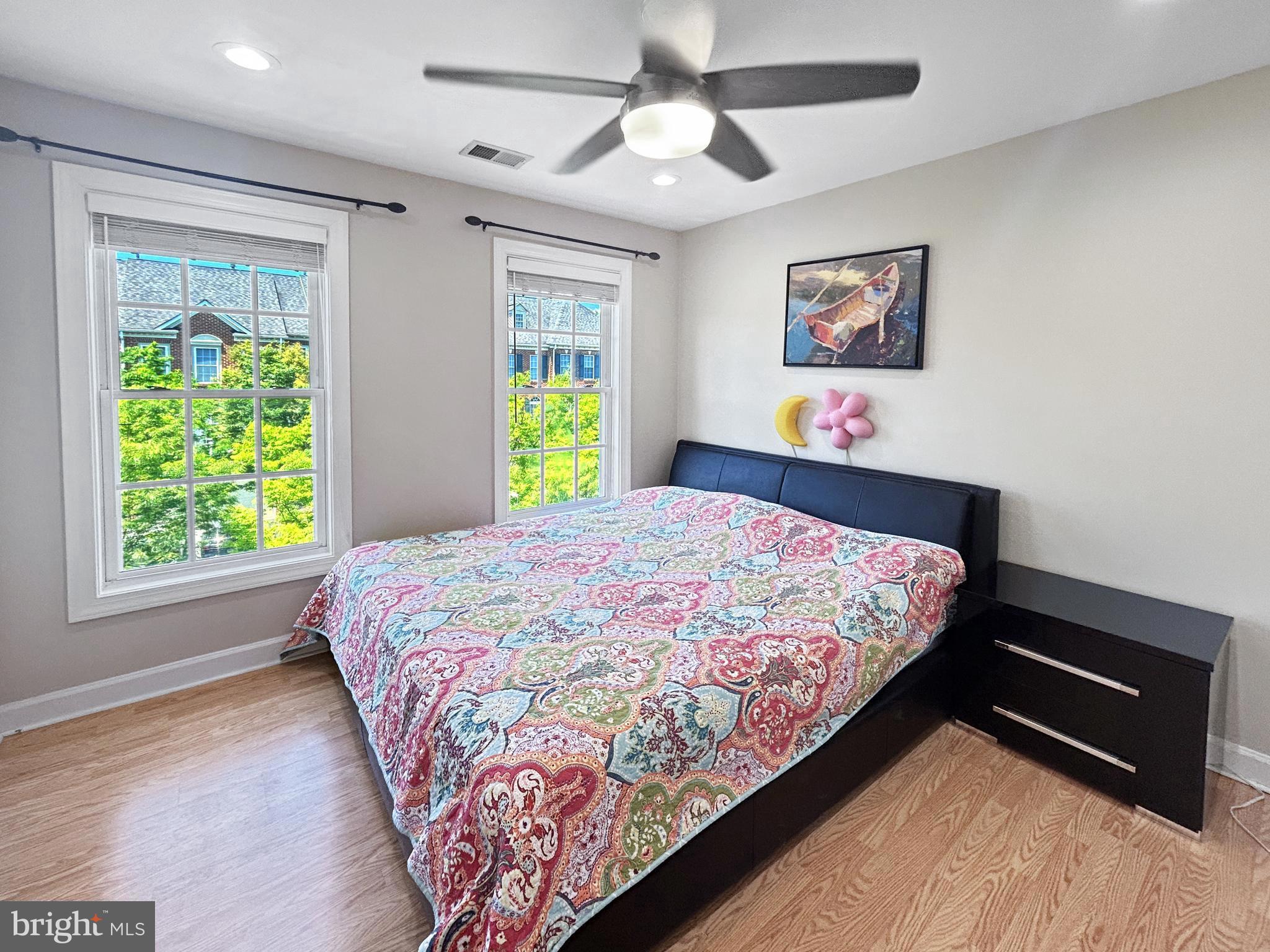 913 Highland Ridge Avenue Gaithersburg, MD 20878 - Photo 16 of 38 a bedroom with a bed and a window