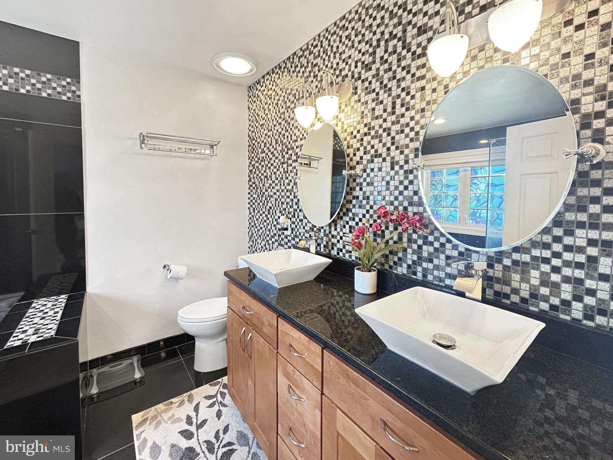 913 Highland Ridge Avenue Gaithersburg, MD 20878 - Photo 22 of 38 a bathroom with a granite countertop sink mirror vanity and toilet
