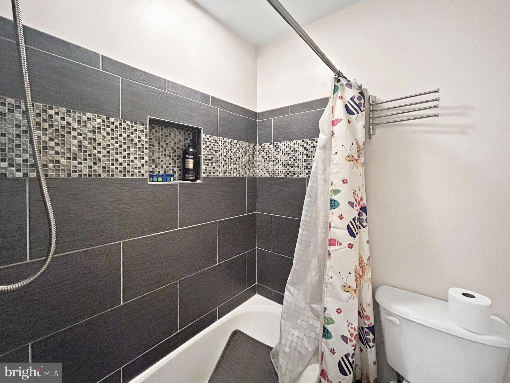 913 Highland Ridge Avenue Gaithersburg, MD 20878 - Photo 24 of 38 a bathroom with a toilet and shower