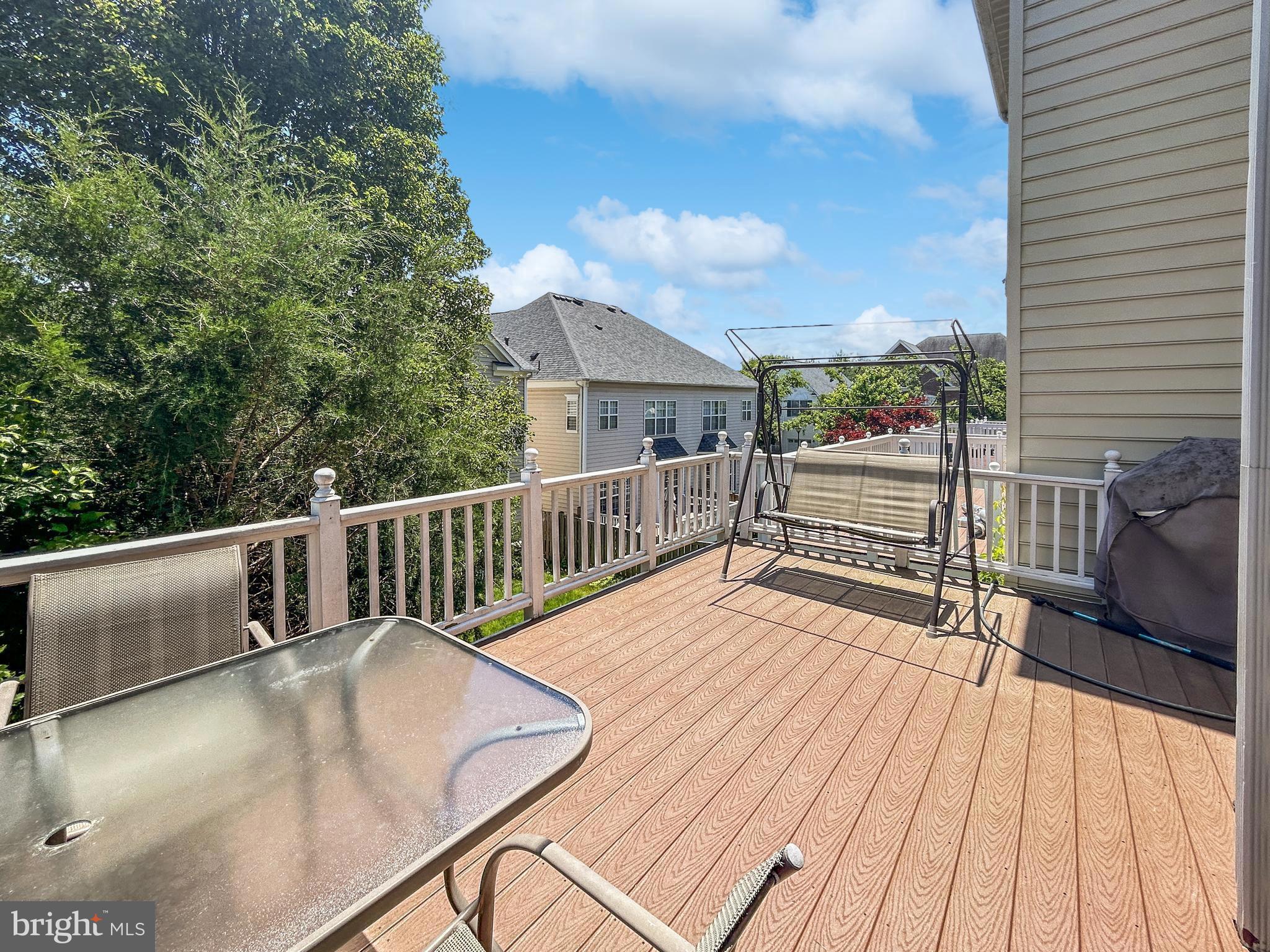 913 Highland Ridge Avenue Gaithersburg, MD 20878 - Photo 25 of 38 a balcony with hardwood filled with table and chairs