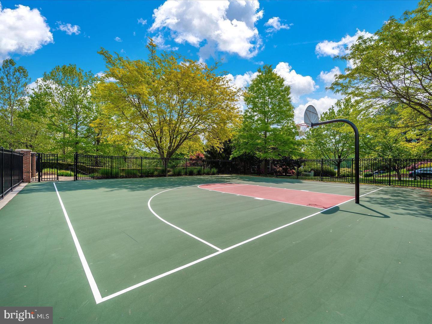 913 Highland Ridge Avenue Gaithersburg, MD 20878 - Photo 35 of 38 a view of a tennis court