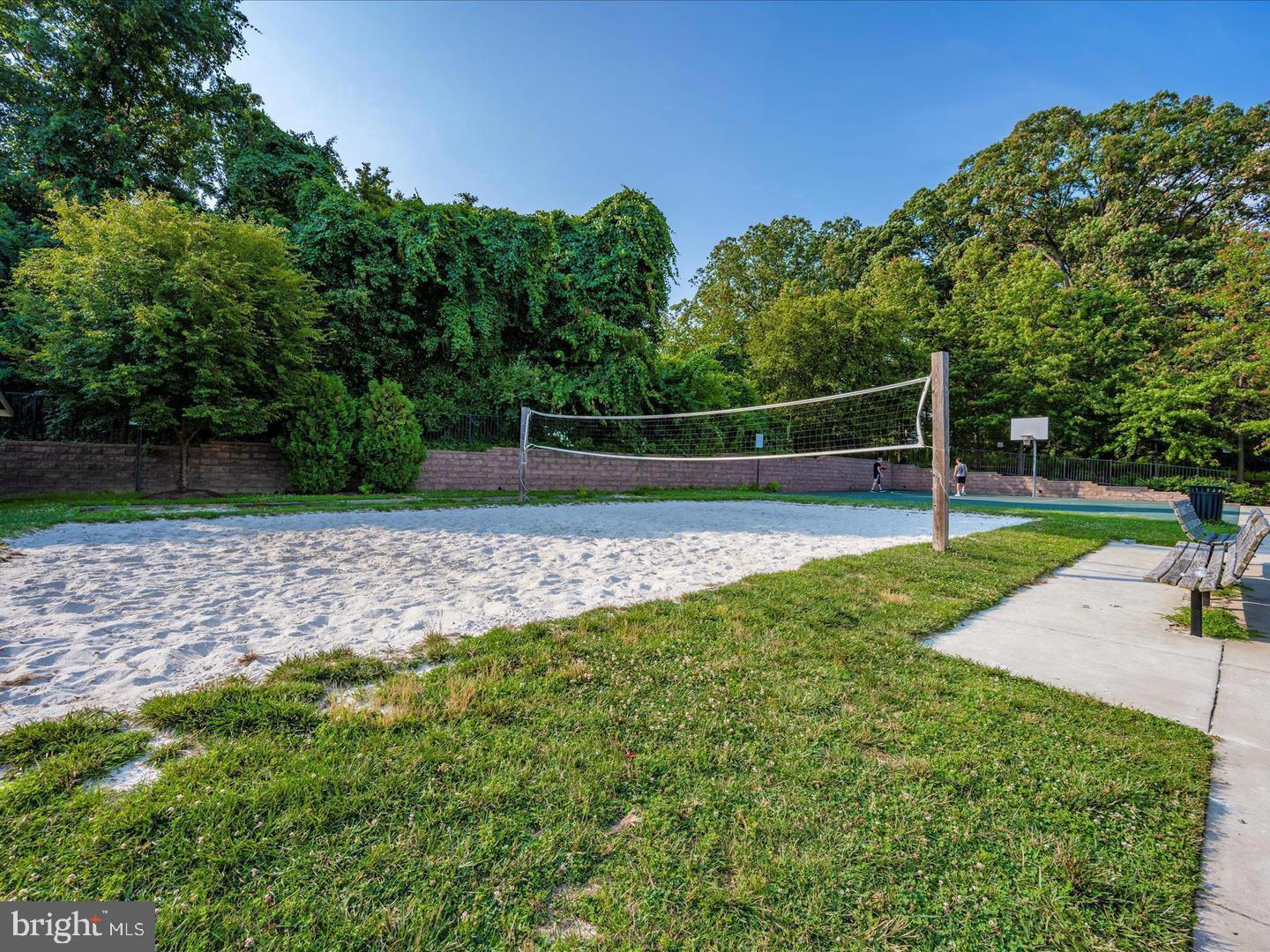 913 Highland Ridge Avenue Gaithersburg, MD 20878 - Photo 38 of 38 a view of a backyard with swimming pool