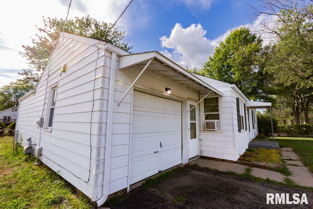 115 Esser Street Washington, IL 61571 - Photo 6 of 26 Gallery Image 6