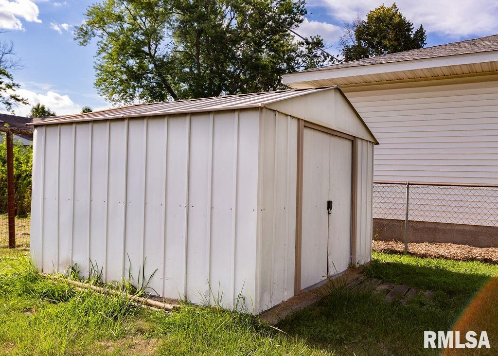 115 Esser Street Washington, IL 61571 - Photo 8 of 26 Gallery Image 8