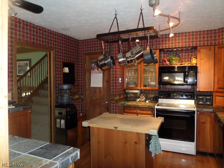 9703 Diagonal Road Mantua, OH 44255 - Photo 8 of 29