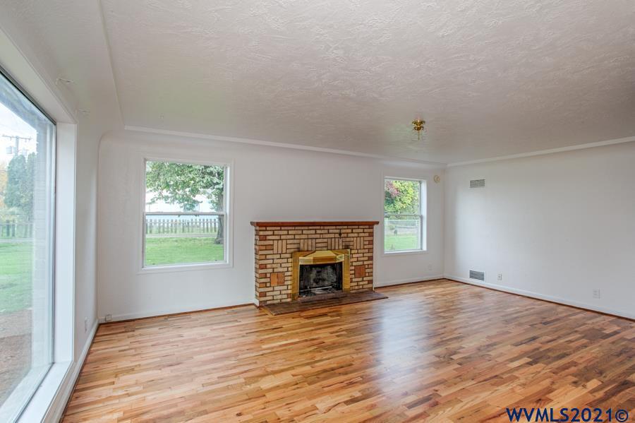 4565 Hazelgreen Road Northeast Salem, OR 97305 - Photo 6 of 42 Gallery Image 6