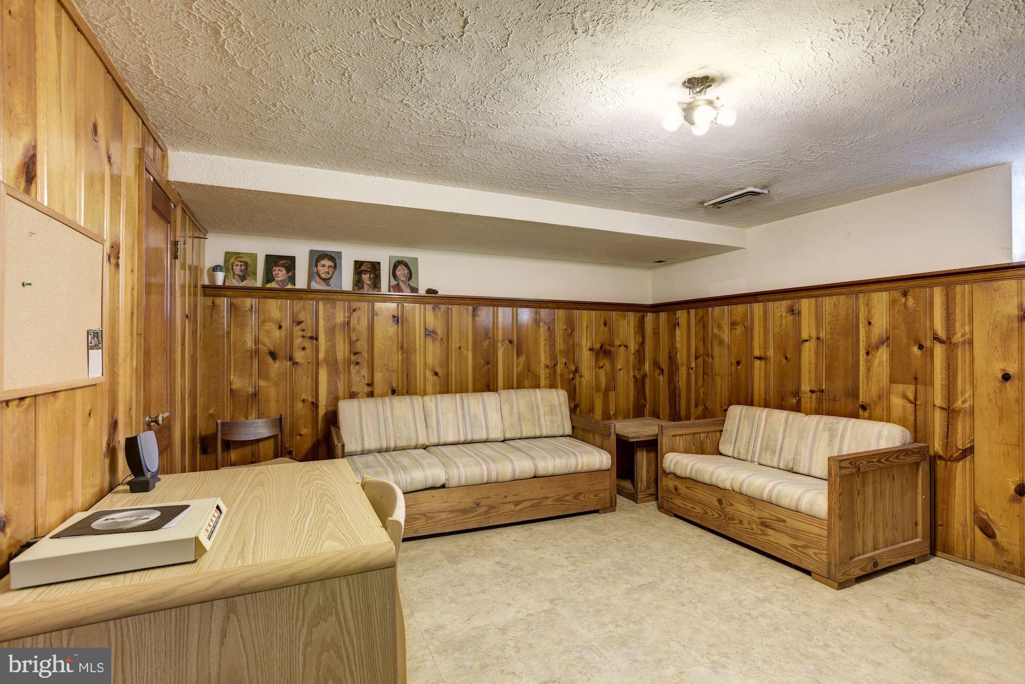 1118 Halstead Road Baltimore, MD 21234 - Photo 14 of 19 Family Room