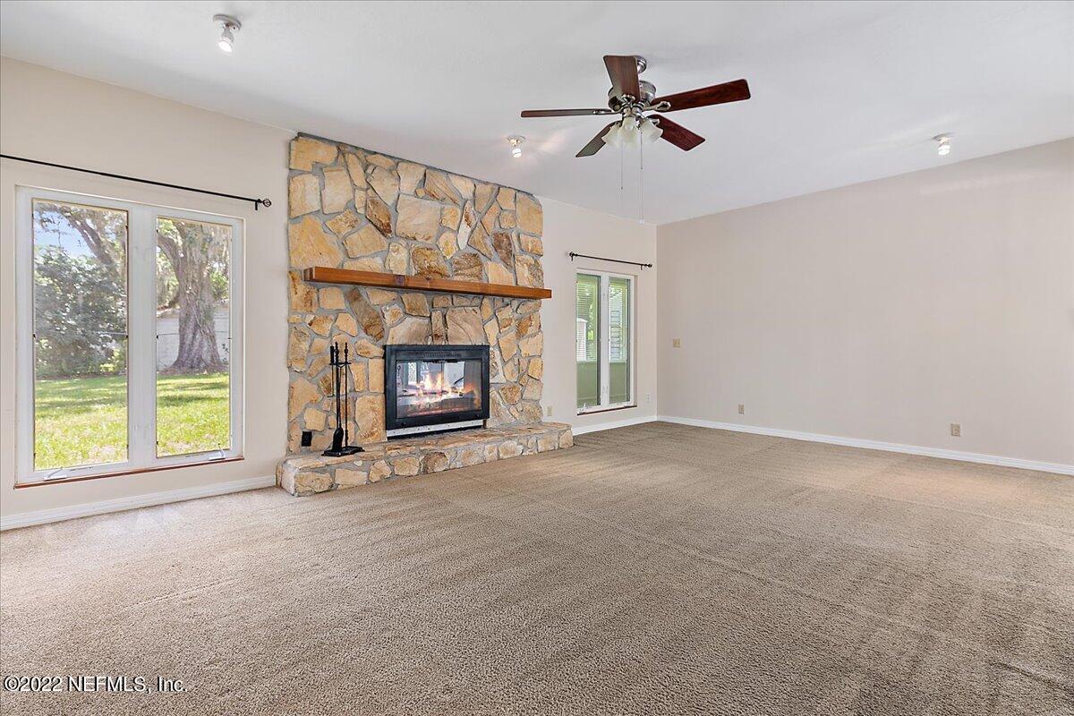 5261 Ridgecrest Avenue Jacksonville, FL 32207 - Photo 12 of 30 Living Room