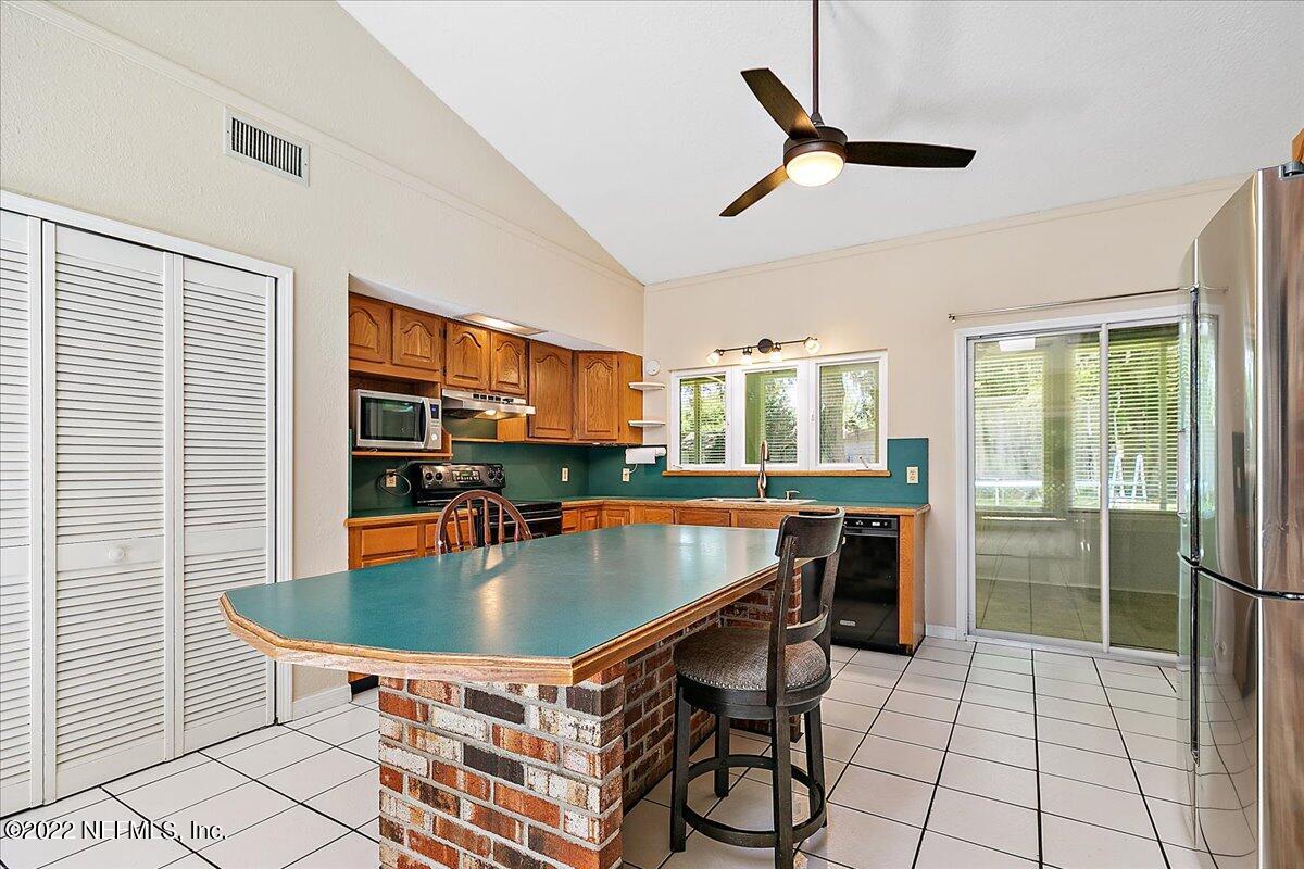 5261 Ridgecrest Avenue Jacksonville, FL 32207 - Photo 7 of 30 Kitchen