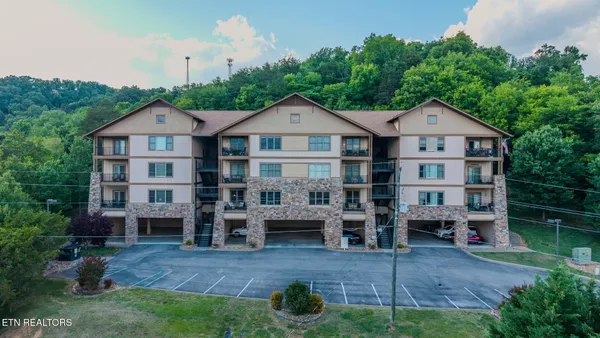 $449,909 | 224 Maggie Mack Lane, Unit 301, Sevierville, TN 37862