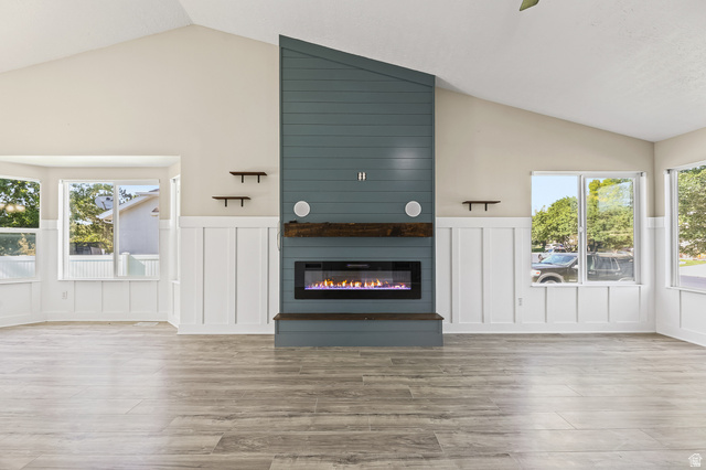 5525 Hampton Way Stansbury Park, UT 84074 - Photo 3 of 35 Living room