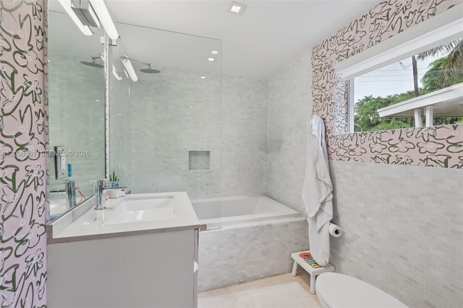 5815 North Bay Road Miami Beach, FL 33140 - Photo 16 of 28 Gallery Image 16