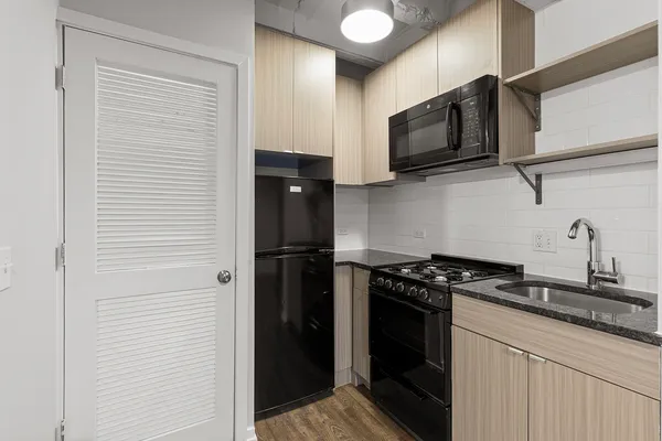 $1,795 | 5718 North Winthrop Avenue, Unit 201, Chicago, IL 60660