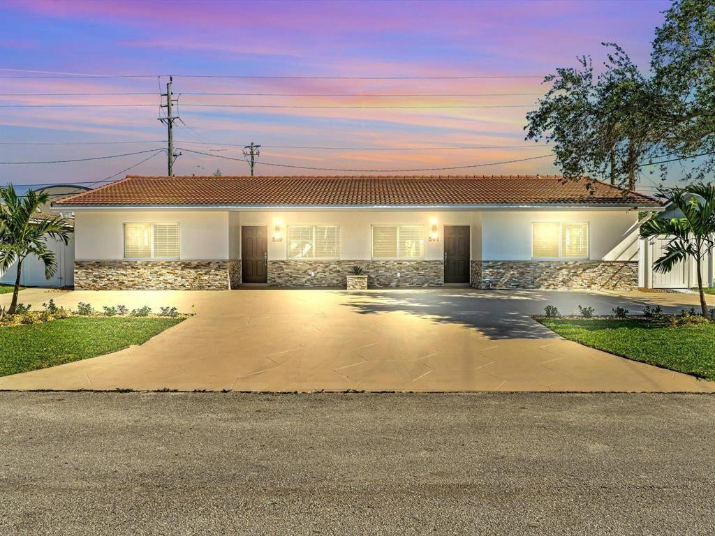 a view of a house with a yard
