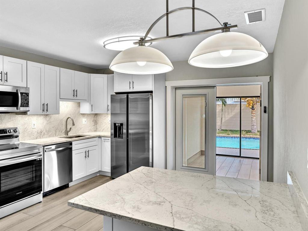 541 Northeast 18th Street Boca Raton, FL 33431 - Photo 5 of 21 Photo 5