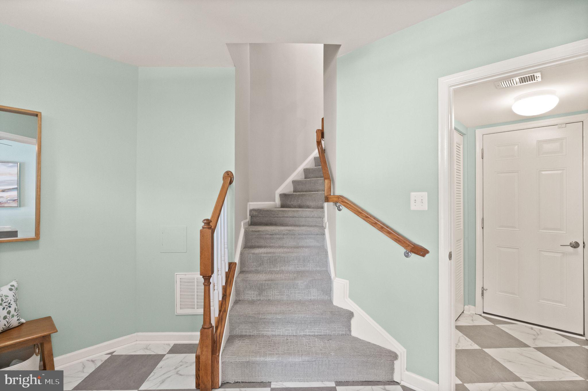 7015 Trek Way Gainesville, VA 20155 - Photo 38 of 56 1st level entry