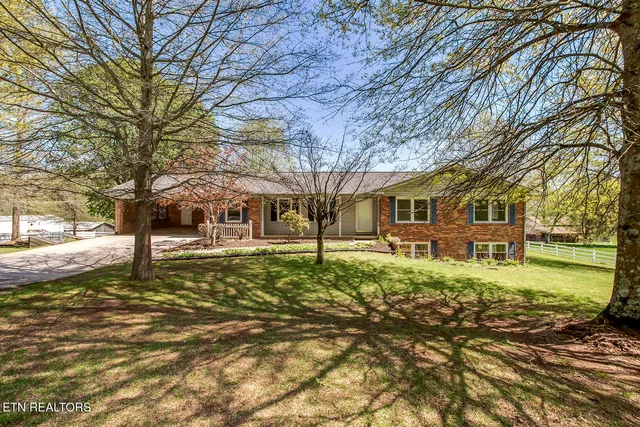 $650,000 | 823 Old Harriman Highway, Oliver Springs, TN 37840