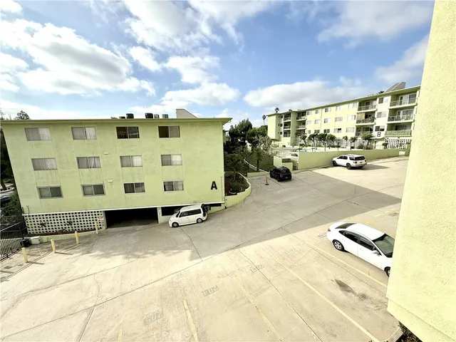 a view of a back yard of the building