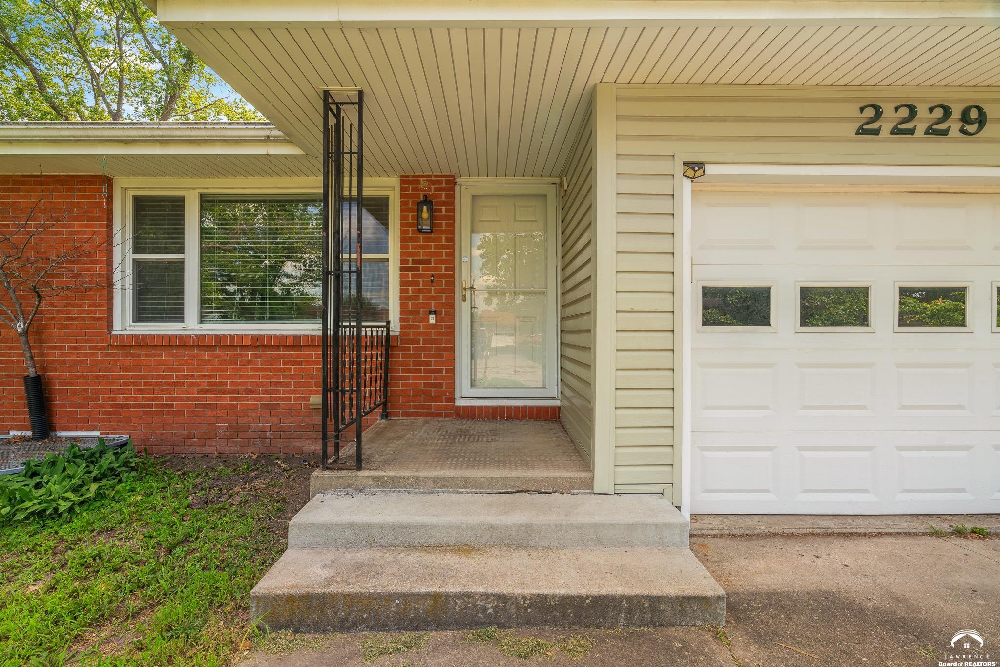 2229 Westchester Road Lawrence, KS 66049 - Photo 4 of 44