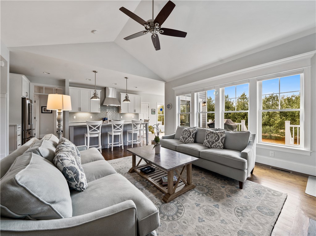 135 Palmer River Road Swansea, MA 02777 - Photo 4 of 28 Gallery Image 4