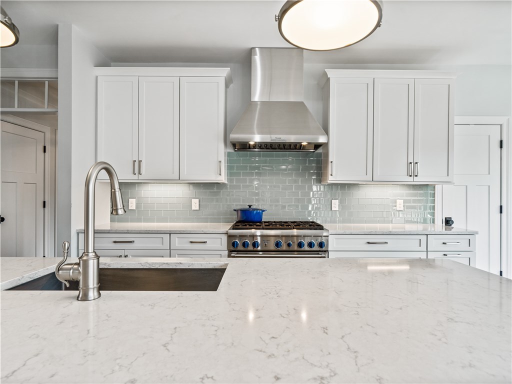 135 Palmer River Road Swansea, MA 02777 - Photo 8 of 28 Gallery Image 8