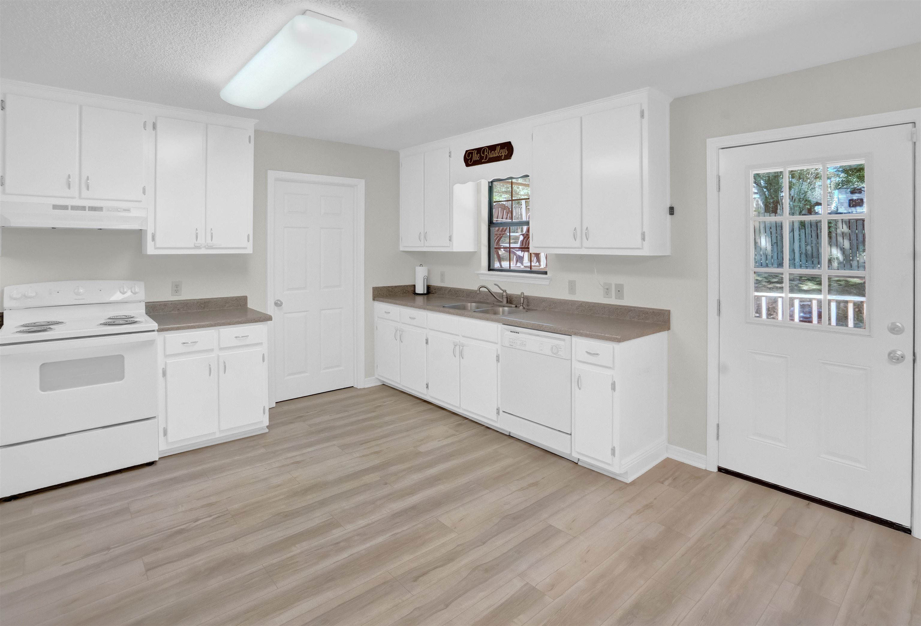 30871 Stanton Road Daphne, AL 36527 - Photo 13 of 35 Kitchen