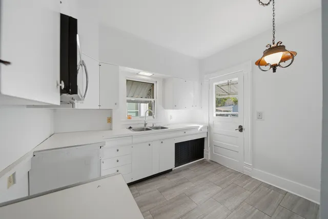 $149,000 | 1102 West 3rd Street, Dixon, IL 61021