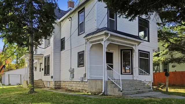 $149,000 | 1102 West 3rd Street, Dixon, IL 61021