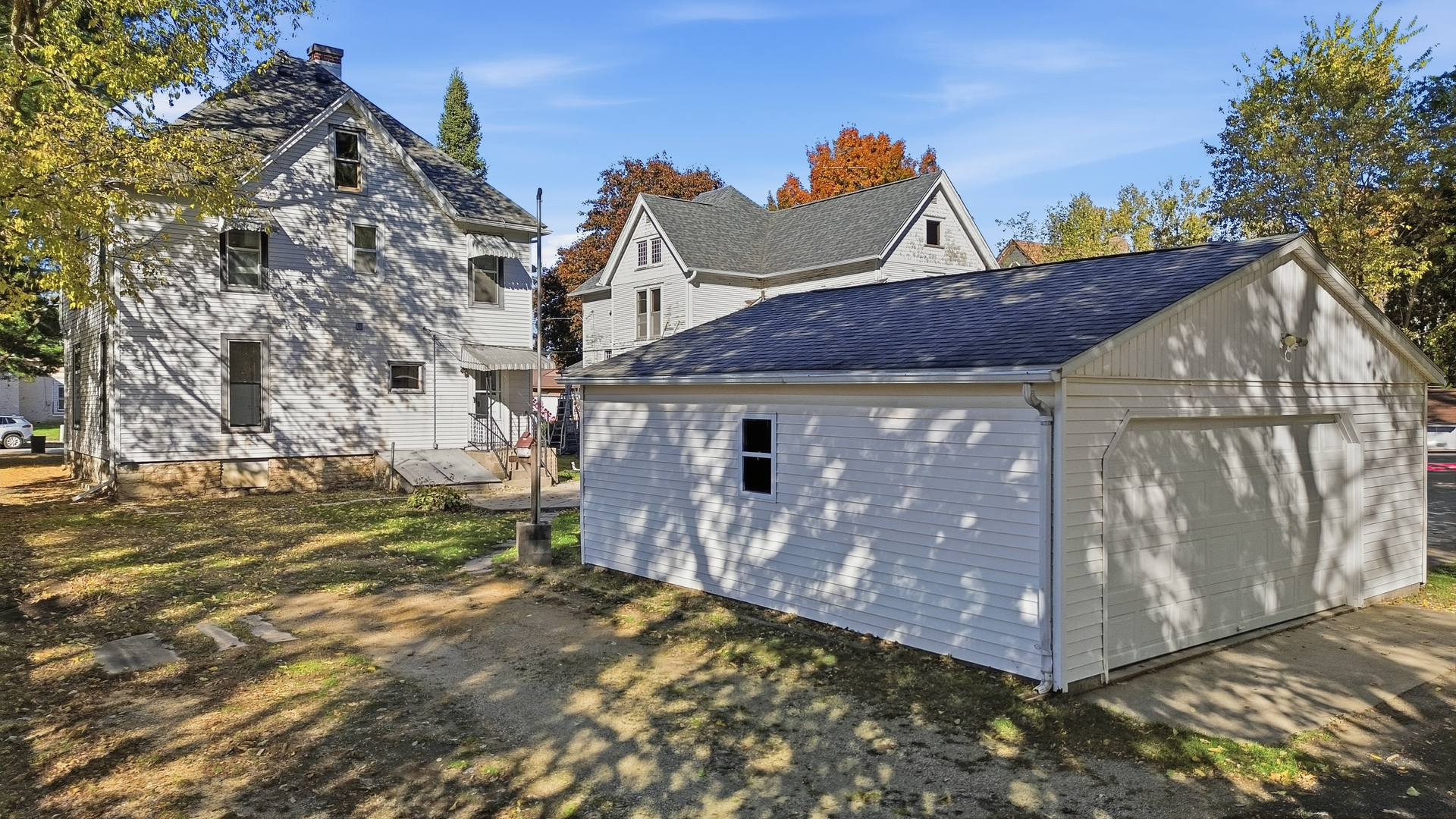 1102 West 3rd Street Dixon, IL 61021 - Photo 7 of 32 a view of a house with a yard