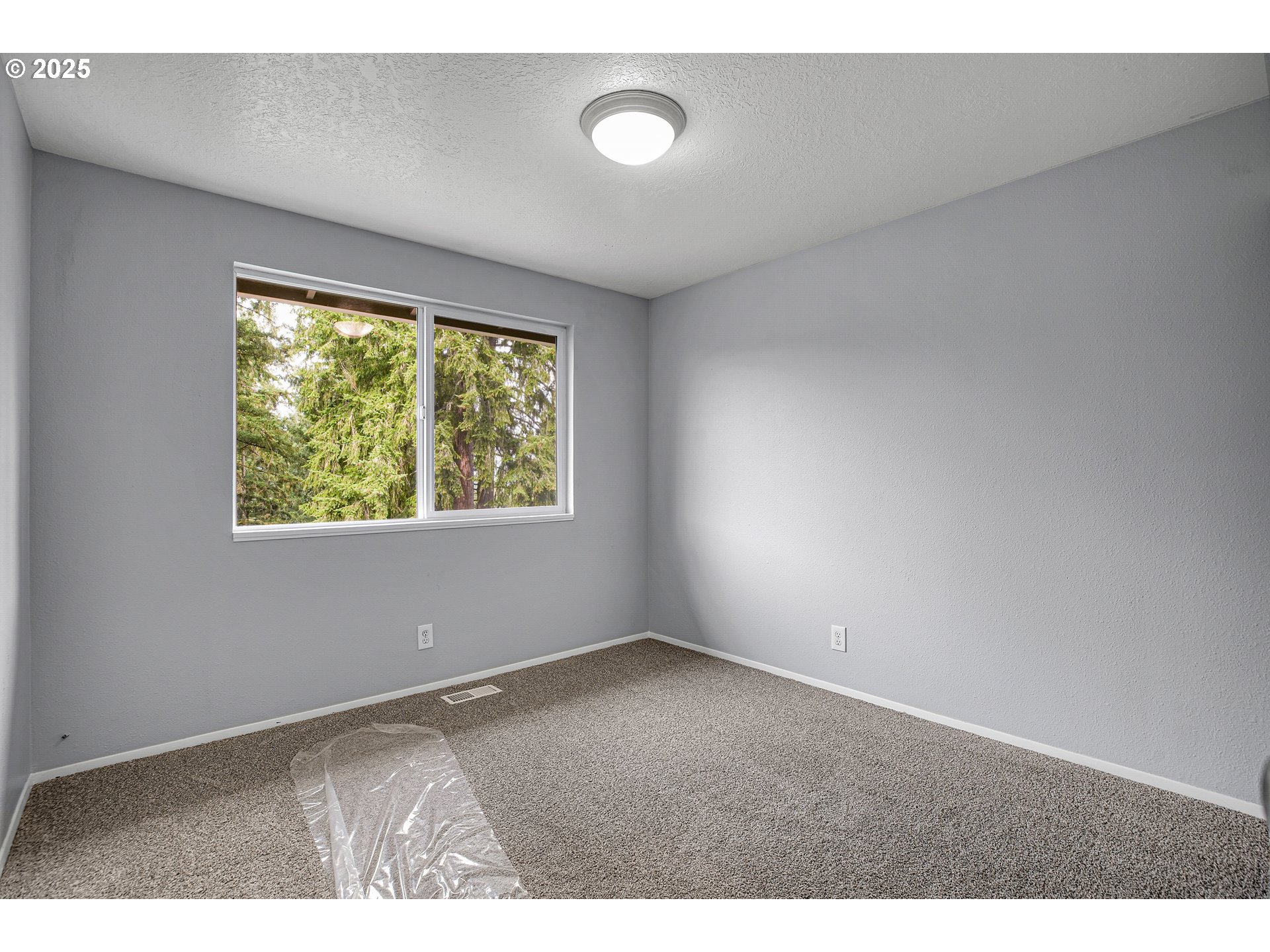 22486 South Redland Road Estacada, OR 97023 - Photo 33 of 46 a view of an empty room with a window