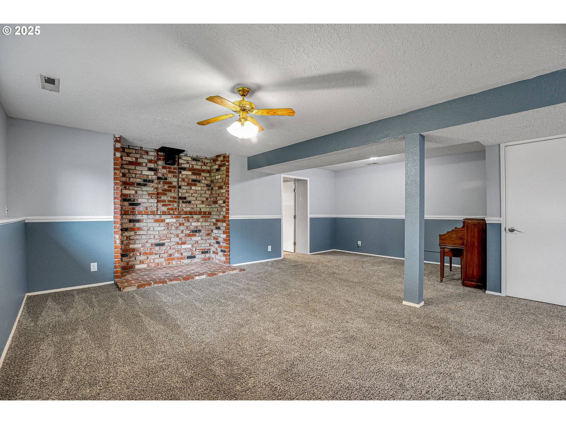 22486 South Redland Road Estacada, OR 97023 - Photo 41 of 46 a view of an empty room with a cabinet and window