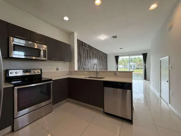 $2,550 | 3563 Northwest 13th Street, Fort Lauderdale, FL 33311