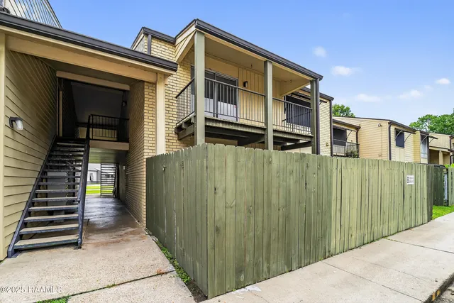 $119,900 | 220 Doucet Road, Unit 211B, Lafayette, LA 70503