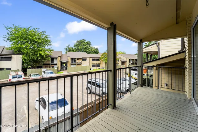 $119,900 | 220 Doucet Road, Unit 211B, Lafayette, LA 70503
